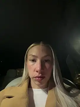 LuisaBecker online show from February 2025 06:26:01 PM