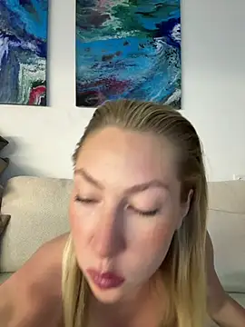 Snapshot of LuisaBecker chatting on May 2026 03:19:02 PM LuisaBecker online show from May 2026 03:19:02 PM