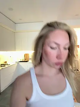 LuisaBecker online show from April 2026 03:56:01 AM