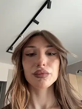 mollyyank online show from April 2026 12:44:02 PM