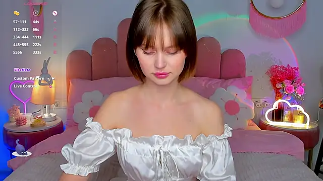 MaryLew online show from November 2025 06:28:02 AM