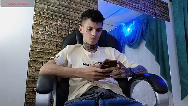 Stuart Boy  online show from September 2025 03:51:01 AM