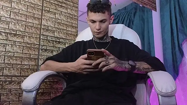 Stuart Boy  online show from October 2025 03:51:02 AM