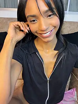 Snapshot of xenia_golden chatting on April 2026 06:48:01 PM xenia golden online show from April 2026 06:48:01 PM