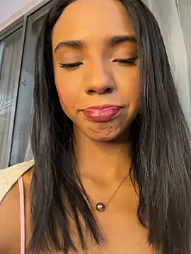 Snapshot of xenia_golden chatting on June 2026 08:25:02 PM xenia golden online show from June 2026 08:25:02 PM
