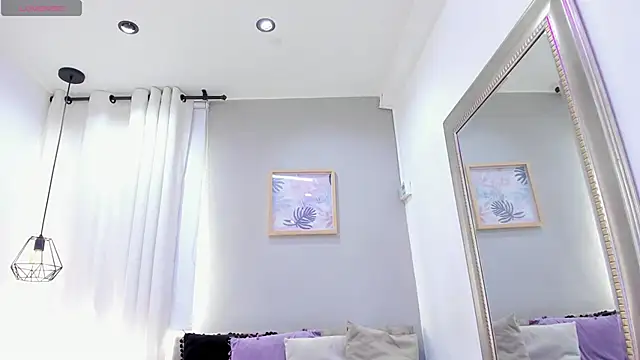  AlejaCruz  online show from November 2025 07:28:01 PM