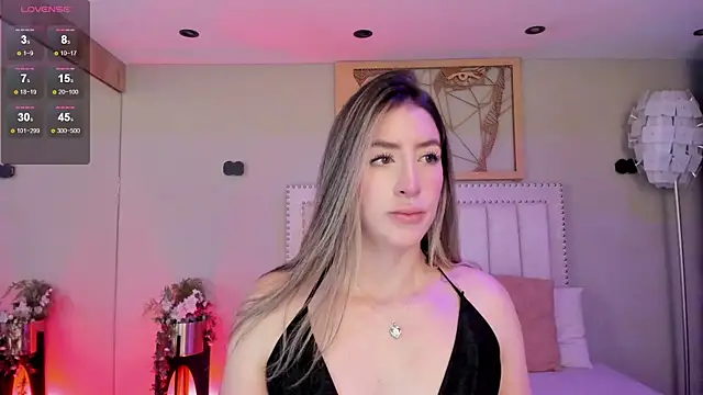 Snapshot of _AlejaCruz_ chatting on May 2026 07:43:01 PM AlejaCruz online show from May 2026 07:43:01 PM