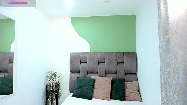  AlejaCruz  online show from November 2025 07:24:02 PM