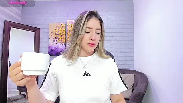  AlejaCruz  online show from March 2026 07:34:02 PM