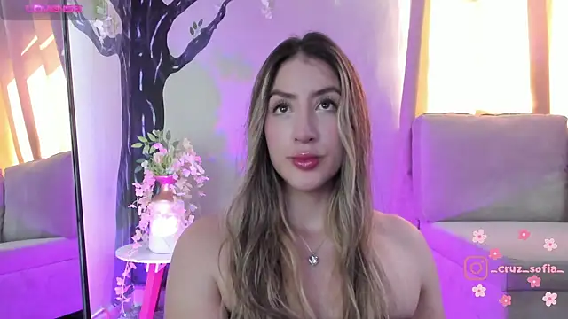 Snapshot of _AlejaCruz_ chatting on April 2026 07:26:01 PM AlejaCruz online show from April 2026 07:26:01 PM
