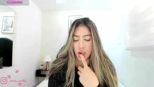 Snapshot of _AlejaCruz_ chatting on May 2026 08:14:02 PM AlejaCruz online show from May 2026 08:14:02 PM
