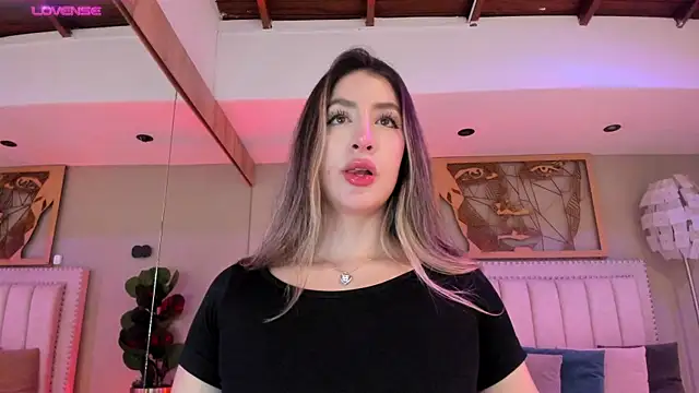Snapshot of _AlejaCruz_ chatting on July 2026 07:44:02 PM AlejaCruz online show from July 2026 07:44:02 PM
