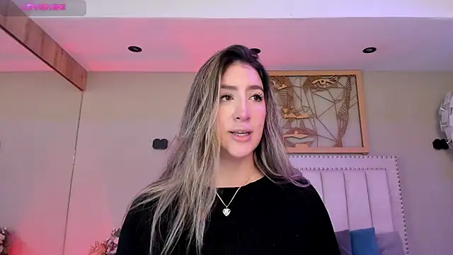 Snapshot of _AlejaCruz_ chatting on May 2026 07:45:01 PM AlejaCruz online show from May 2026 07:45:01 PM
