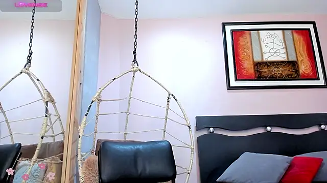  AlejaCruz  online show from February 2026 05:35:01 PM