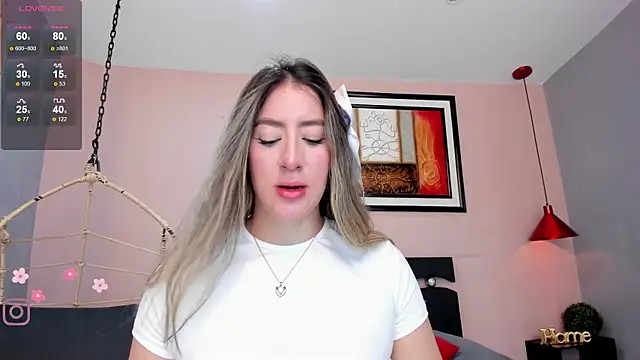 Snapshot of _AlejaCruz_ chatting on May 2026 05:40:02 PM AlejaCruz online show from May 2026 05:40:02 PM