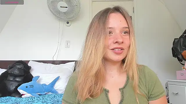 Sophy Bunny online show from May 2026 04:11:02 PM