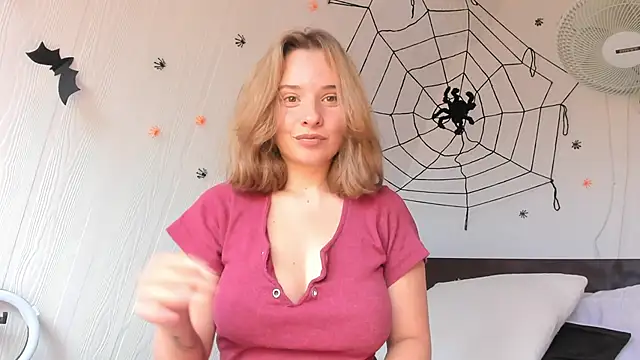 Sophy Bunny online show from October 2025 08:50:01 PM