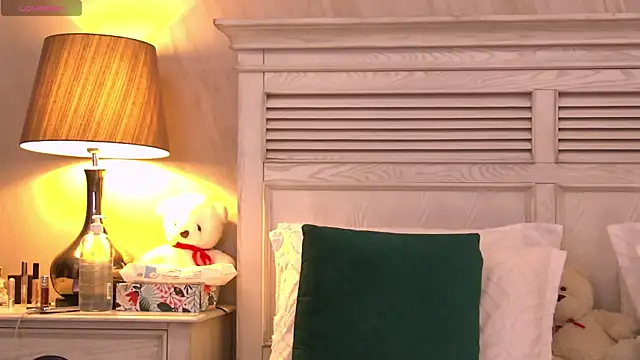 GinaMence online show from October 2025 05:26:02 PM