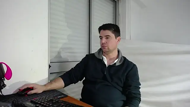 Snapshot of Kohaynewbie chatting on January 2026 04:54:02 PM Kohaynewbie online show from January 2026 04:54:02 PM