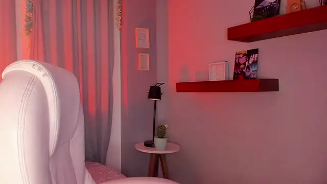 Snapshot of Violetta_Nur chatting on February 2025 04:33:02 AM Violetta Nur online show from February 2025 04:33:02 AM