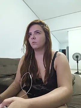 Snapshot of Bruninha_Hot10 chatting on June 2026 06:40:02 AM Bruninha Hot10 online show from June 2026 06:40:02 AM