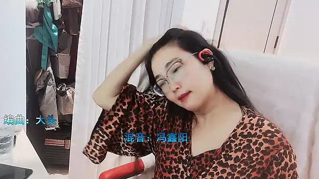 Snapshot of Floor_oo chatting on November 2025 03:01:02 PM Floor oo online show from November 2025 03:01:02 PM