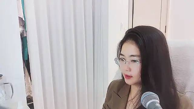 Snapshot of Floor_oo chatting on December 2025 12:29:01 PM Floor oo online show from December 2025 12:29:01 PM