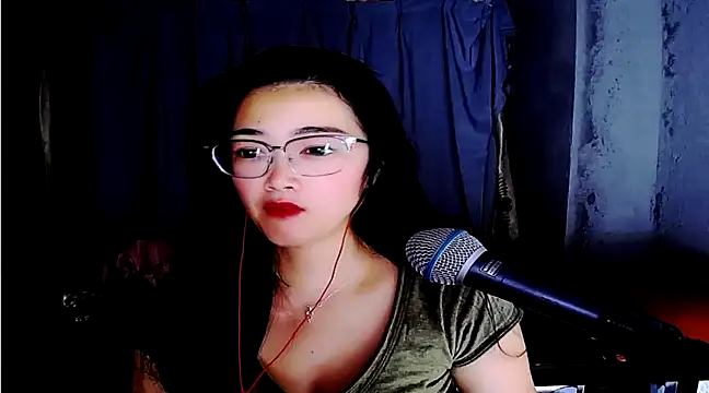 Snapshot of Floor_oo chatting on February 2025 03:05:02 PM Floor oo online show from February 2025 03:05:02 PM