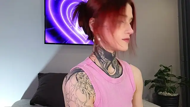 Snapshot of SophieInkk chatting on October 2025 04:22:02 AM SophieInkk online show from October 2025 04:22:02 AM