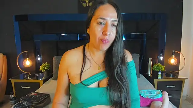 Snapshot of MayraVegas chatting on February 2025 01:08:02 PM MayraVegas online show from February 2025 01:08:02 PM