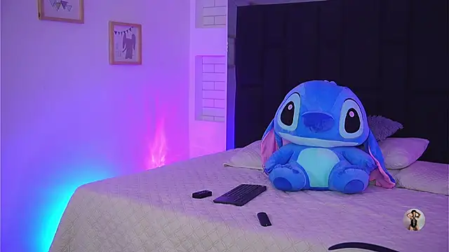 Marianamonroe  online show from April 2026 11:47:01 AM