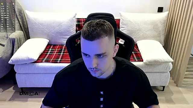 Larstar01 online show from February 2026 10:53:01 PM