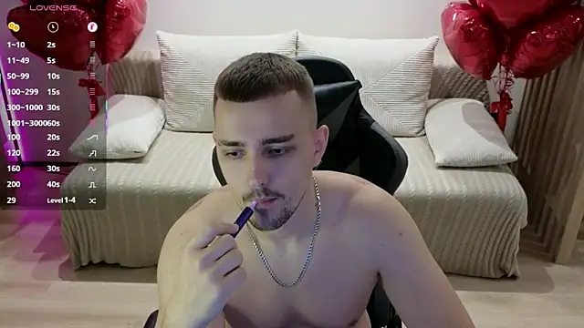 Larstar01 online show from October 2025 08:09:02 PM