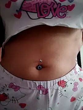 Snapshot of tiffani__love chatting on April 2026 12:17:01 PM tiffani love online show from April 2026 12:17:01 PM