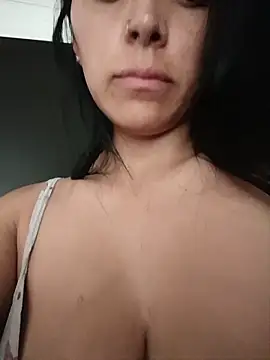 Snapshot of tiffani__love chatting on May 2026 03:39:02 PM tiffani love online show from May 2026 03:39:02 PM