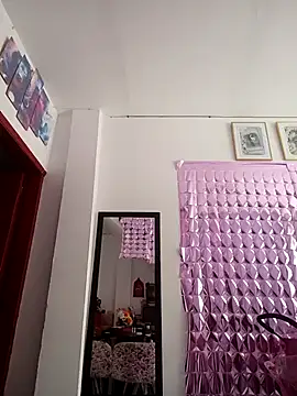 tiffani  love online show from September 2025 05:45:02 PM