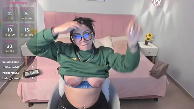 tiffani  love online show from March 2025 06:14:01 PM