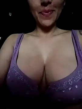 Snapshot of tiffani__love chatting on February 2026 09:33:02 AM tiffani love online show from February 2026 09:33:02 AM