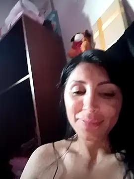 tiffani  love online show from October 2025 10:21:01 PM