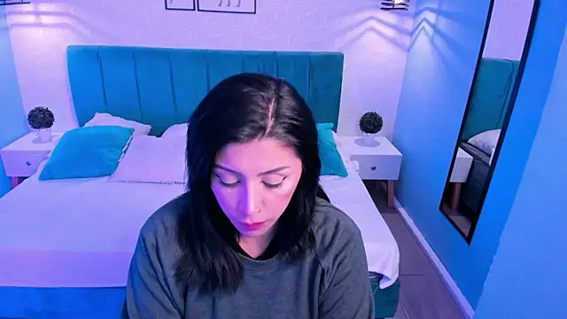 tiffani  love online show from February 2025 12:27:02 PM