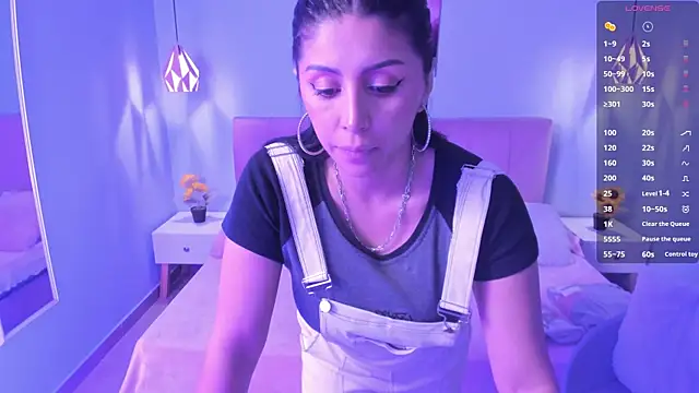 tiffani  love online show from March 2025 12:26:01 PM