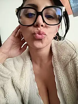 Snapshot of tiffani__love chatting on June 2026 06:58:02 PM tiffani love online show from June 2026 06:58:02 PM
