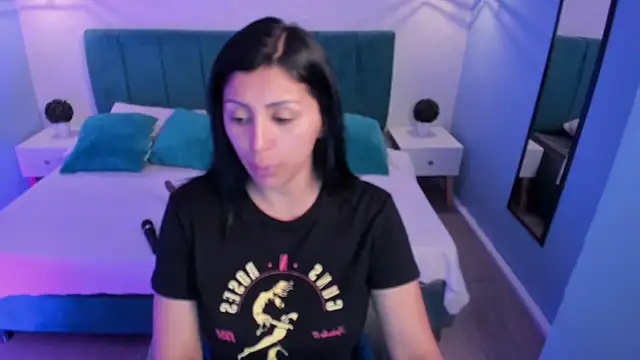 tiffani  love online show from February 2025 12:38:01 PM