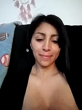 Snapshot of tiffani__love chatting on December 2025 10:30:02 AM tiffani love online show from December 2025 10:30:02 AM