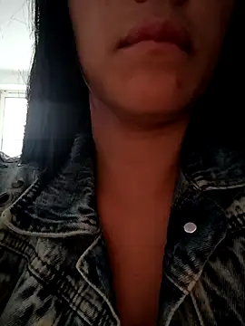 Snapshot of tiffani__love chatting on November 2025 09:04:02 PM tiffani love online show from November 2025 09:04:02 PM