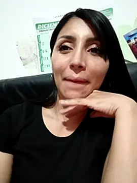 Snapshot of tiffani__love chatting on December 2025 03:19:02 AM tiffani love online show from December 2025 03:19:02 AM