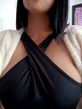 Snapshot of tiffani__love chatting on October 2025 06:40:01 PM tiffani love online show from October 2025 06:40:01 PM