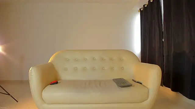 Emi latingirl online show from December 2025 09:28:02 PM