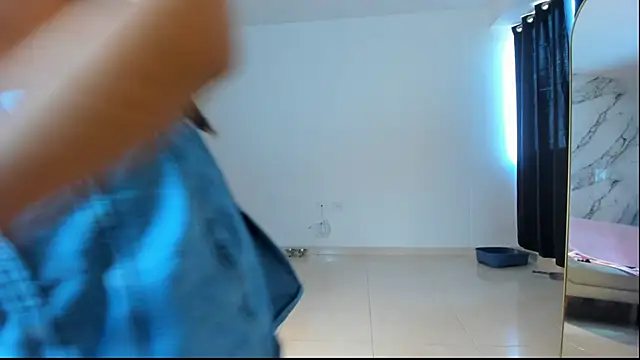 Emi latingirl online show from March 2026 08:11:01 PM