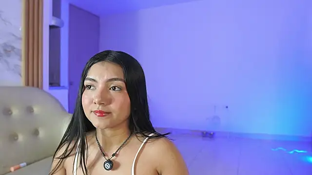 Emi latingirl online show from March 2026 07:15:01 PM